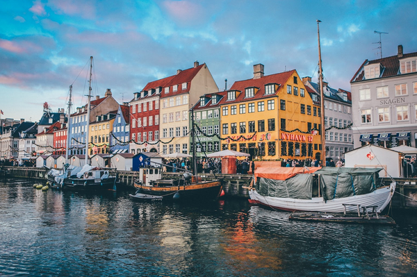 Copenhaga – un oraș care te va surprinde instant. De ce merită să îl vizitezi și când să o faci?