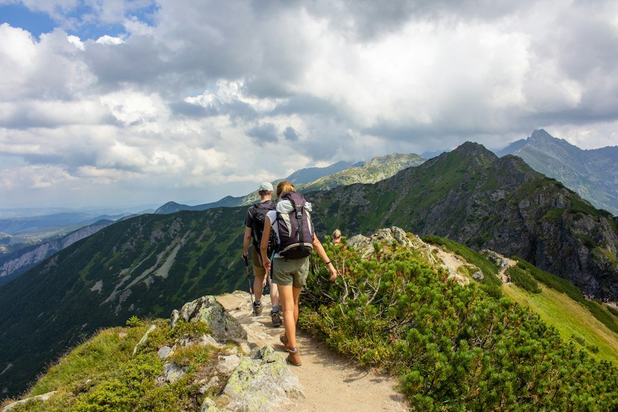 Photo safety in mountain hiking