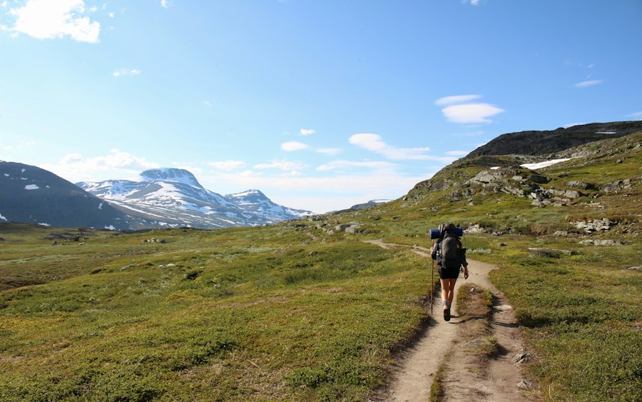 Photo mountain hiking gear essentials