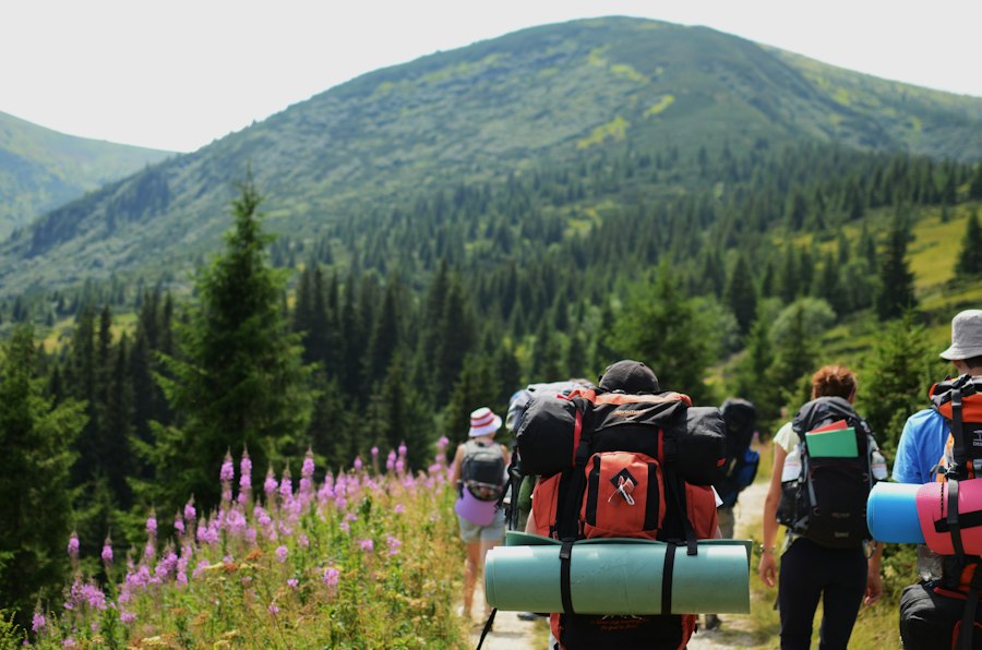 Photo mountain hiking essential gear studies